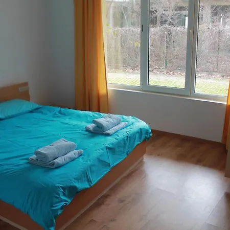 One Bedroom At Yassen Complex. 5 Mins To The Beach 아파트 *